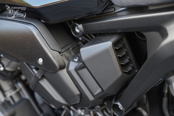 本田cbx1000摩托车试驾,试驾本田CB1000R