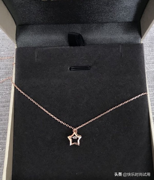 星月系列月亮单钻项链,钻石简单款和奢华款吊坠