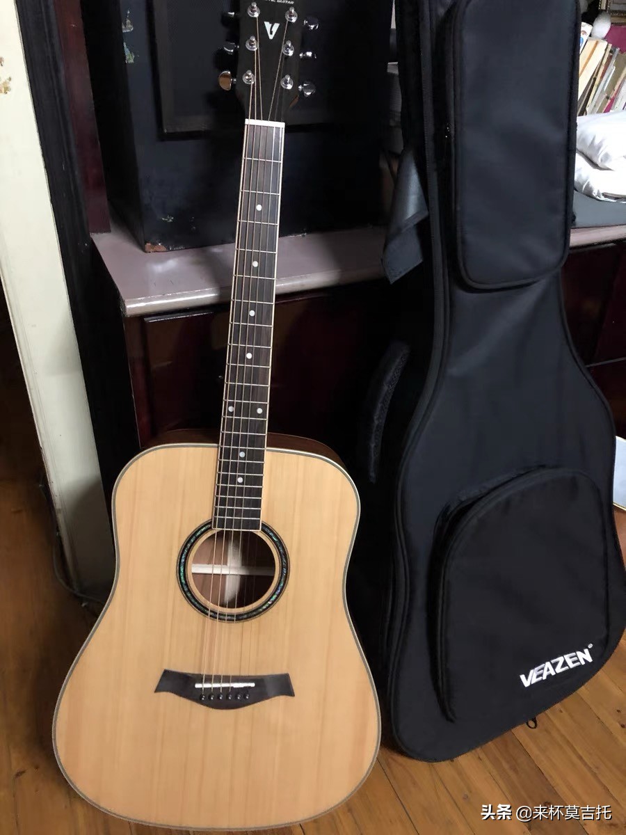 初学吉他怎么找基础教程,初学者自学吉他如何选琴弦