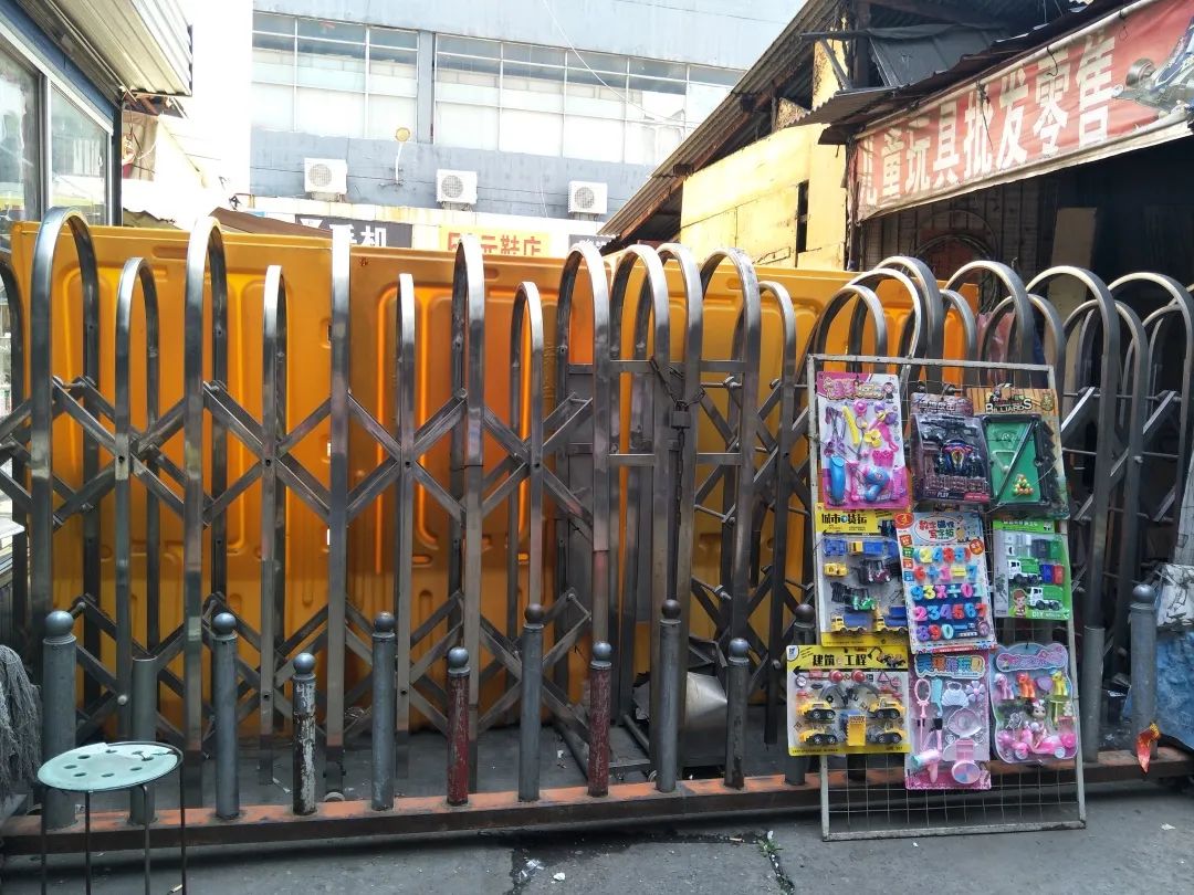 关门转让实体店,徐州商场撤场不让撤怎么办