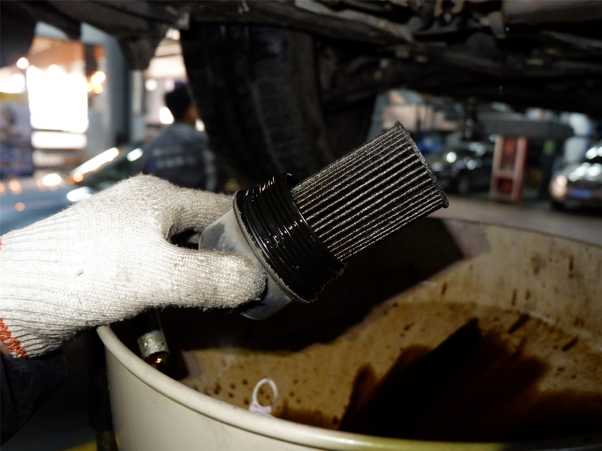 mini是三缸发动机吗,做了保养发动机抖动