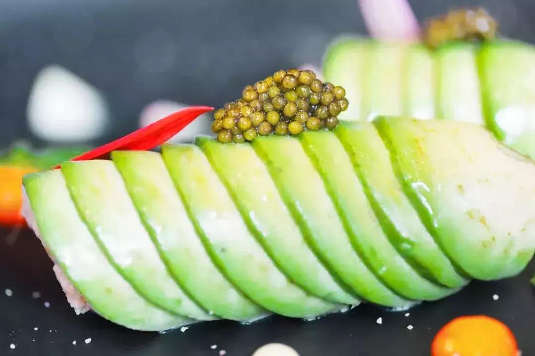 如果你想体验一把虎口吃鱼子酱，合肥这家店可以满足你！