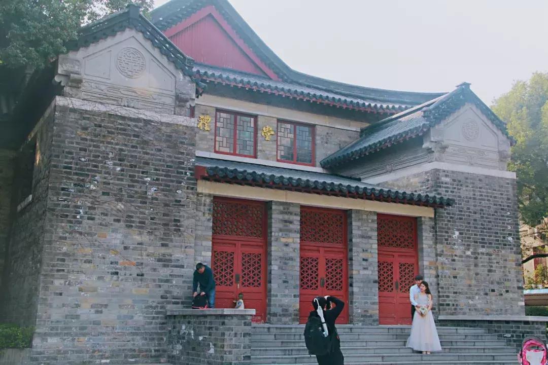 每一座城市都有一个鼓楼,每一个古城都会有鼓楼