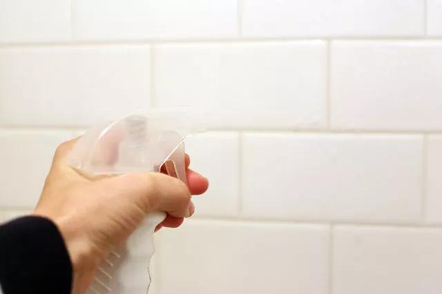 白墙脏了刷白最简单方式,白墙弄脏了怎么把它变白