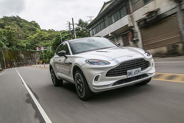 第一次试驾阿斯顿马丁dbx原型车,阿斯顿马丁dbx1913试驾