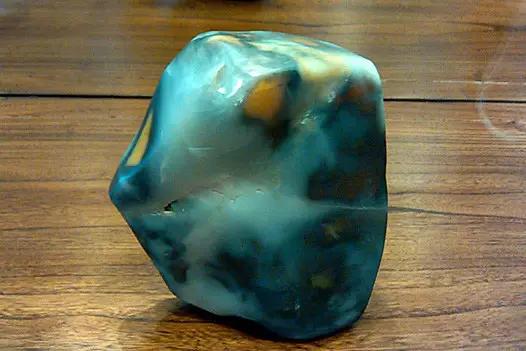 玉石鉴别最简单方法原石,沱江玉石原石的鉴别