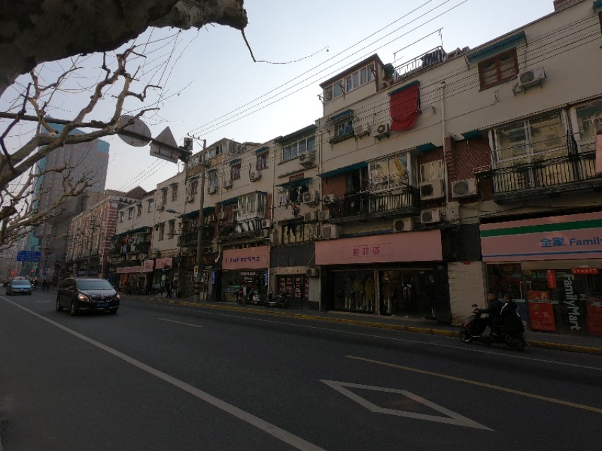 实拍上海干净的街道市容，不愧是一线城市，和你心中的魔都一样吗