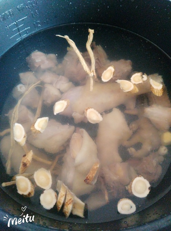 鸡汤不焯水怎么炖出来鲜亮,熬鸡汤要不要焯水