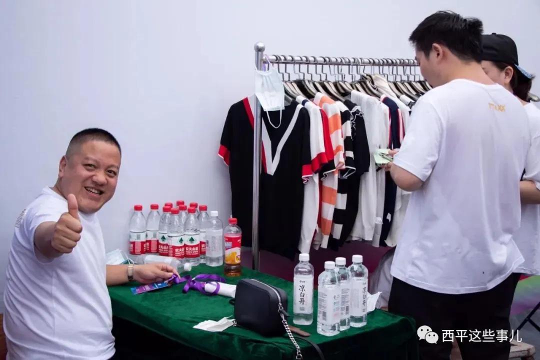 服装热销直播,服装直播放量