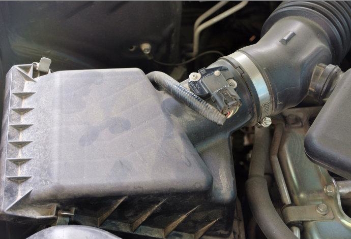 怎样判断空气流量计是否损坏,昂科拉空气流量计损坏有什么现象