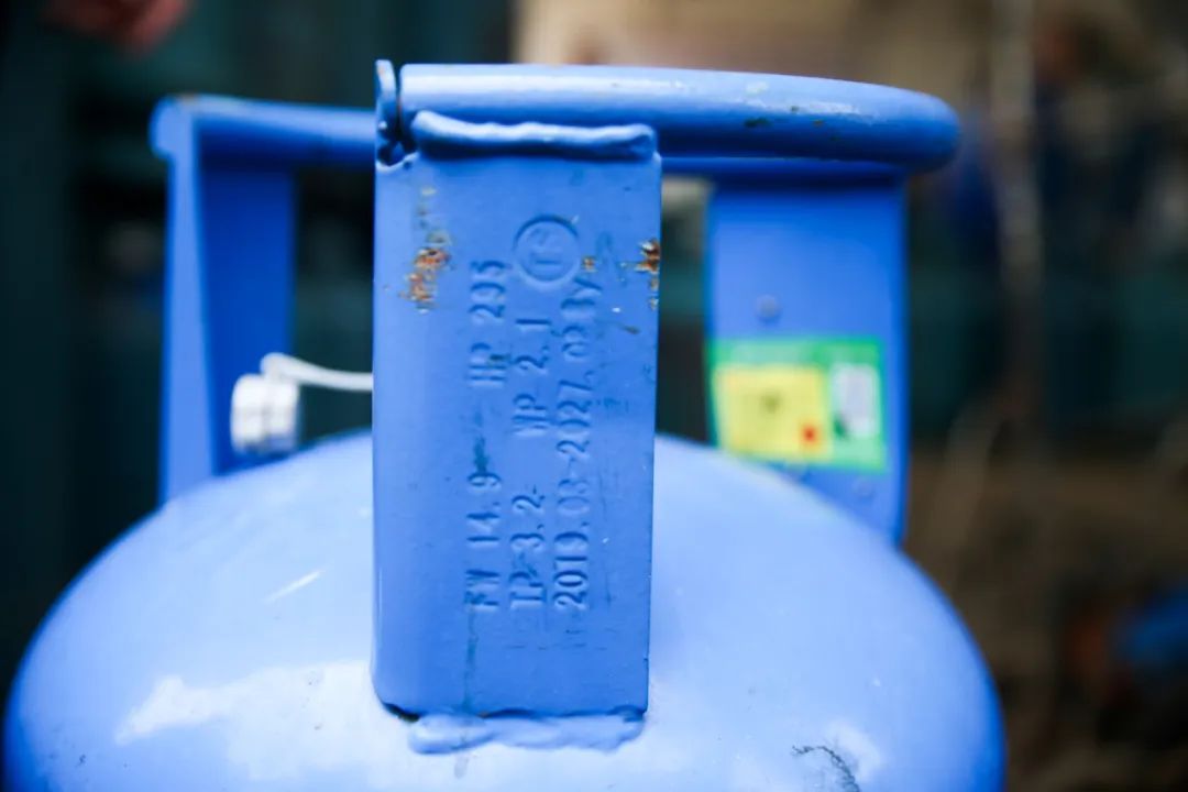 安全常识你用的液化气瓶正规吗,怎么样判断液化气瓶有多少气