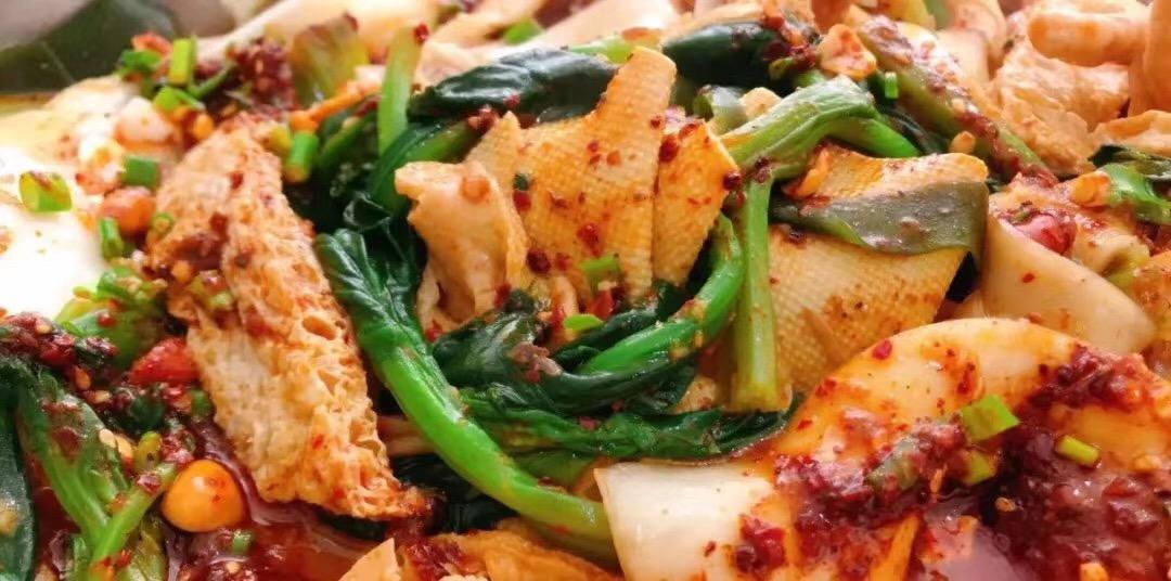 藏着人间烟火气的麻辣烫老店,麻辣烫特别好吃的一家