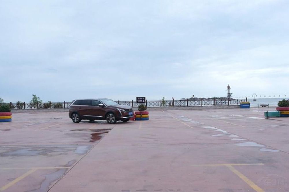 标致5008绕桩评测视频,2023标致5008绕桩测试