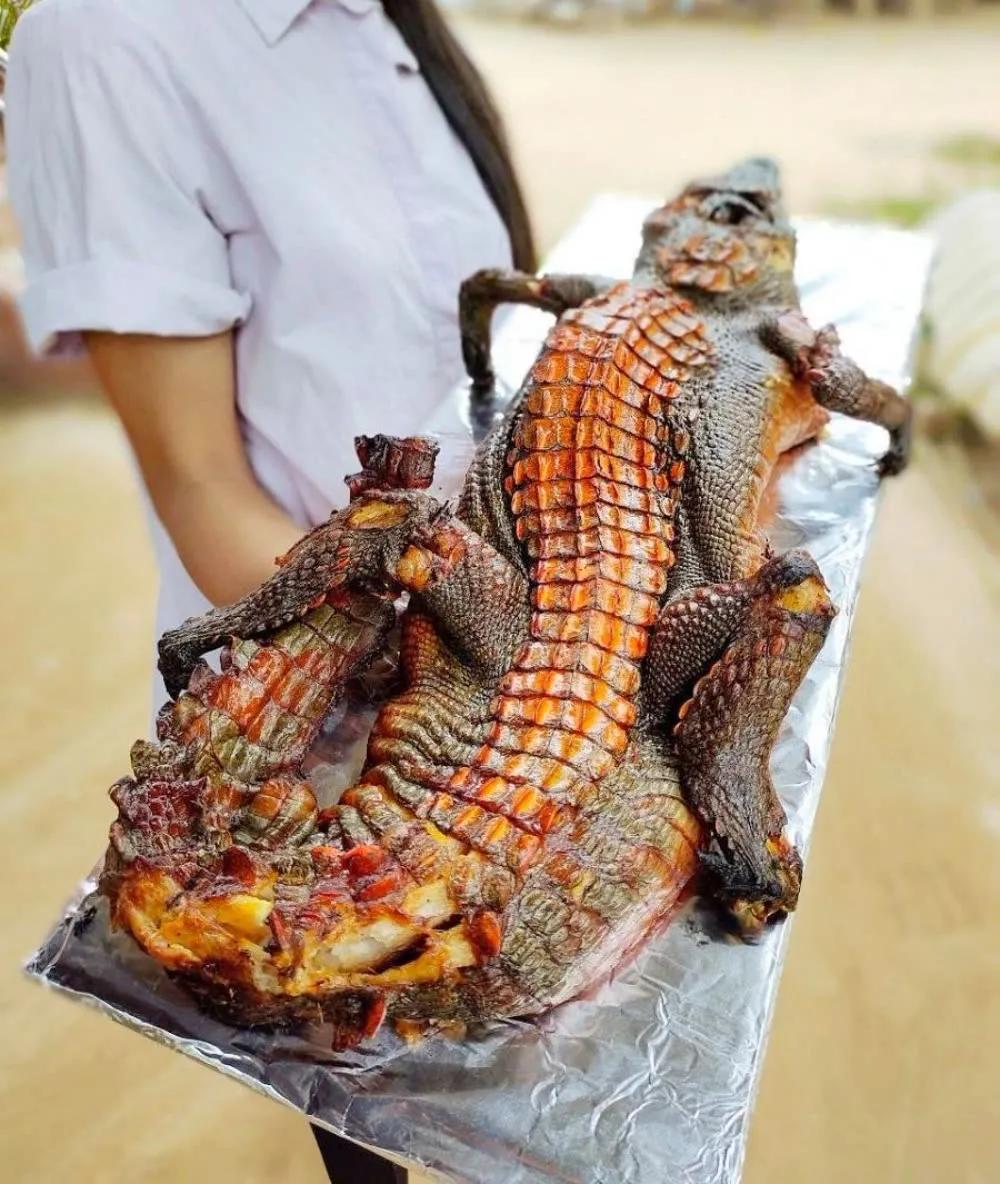 出口无望！柬埔寨小姐姐做起烤鳄鱼生意爆红
