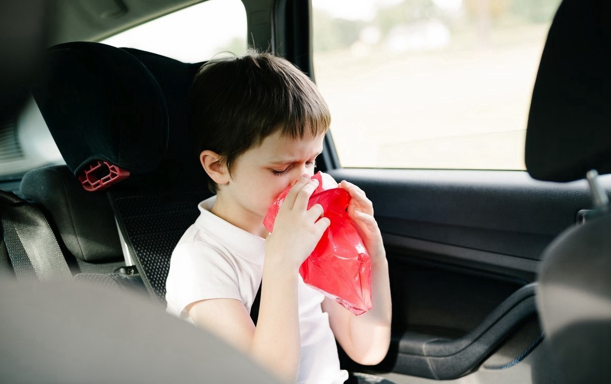 两周岁的宝宝晕车有什么应对措施,孩子晕车怎么办最有效的方法