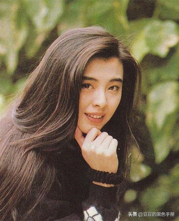 脑门大发际线高的女明星,大脸大脑门秃头女生适合的发型