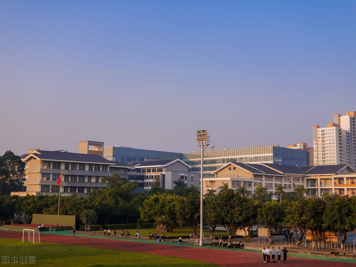 喜欢科技类计算机该选哪些大学,喜欢高新技术选哪个专业