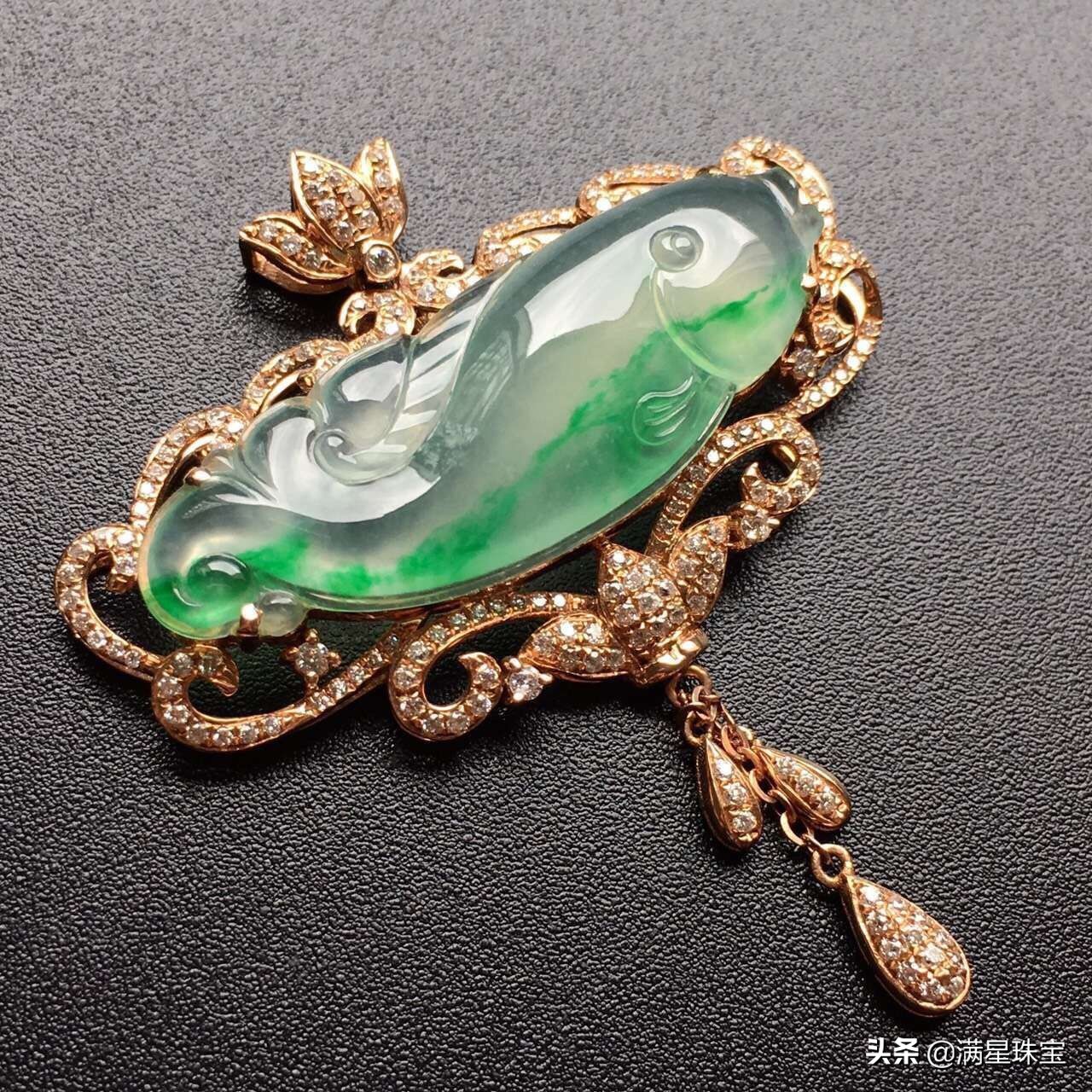 翡翠戴久变绿的原因,翡翠戴了发黄怎么处理