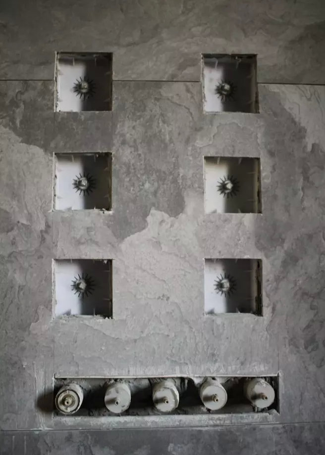 美观实用花洒,花洒入墙式暗装好还是明装好