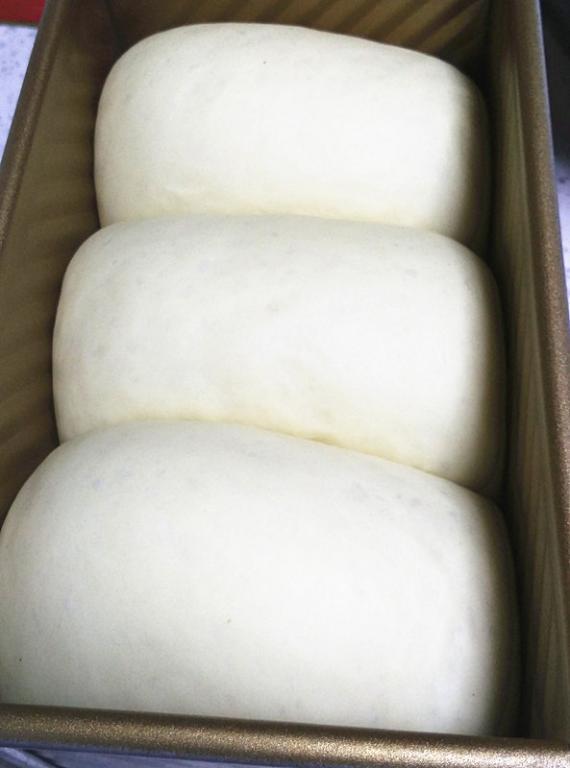 吐司面包怎么做不干硬,吐司面包为什么外边干硬