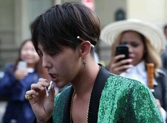 黄渤抽的什么烟,明星都抽什么烟黄渤