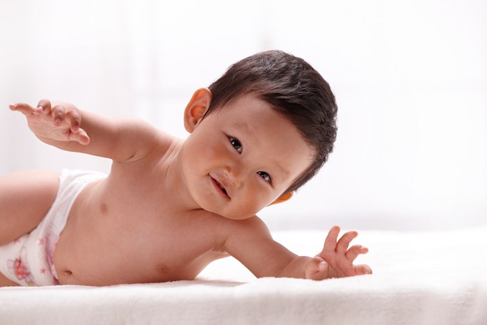 婴儿早上五六点就醒正常吗,宝宝早上醒得早怎么改善