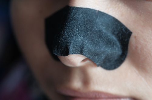 贴鼻贴真的会增大毛孔吗,使用鼻贴会使毛孔变大