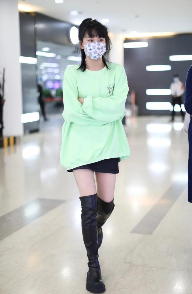 夏天穿这4种配色高级又气质,穿来穿去还是简约温柔的气质