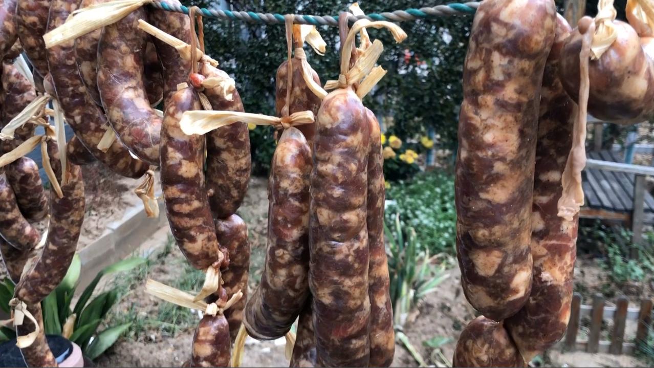 传统香肠的配方,想灌20根腊肠多少肉