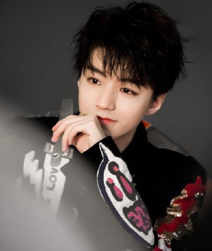 王俊凯打哈欠,王俊凯打哈欠的样子