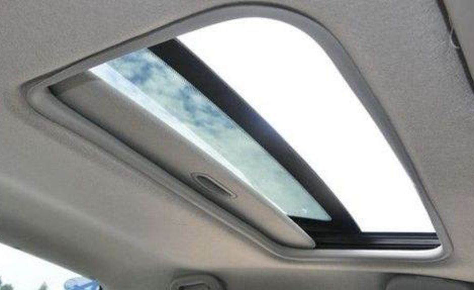 车内顶棚布脏了怎么办,怎么清理车内顶棚灰