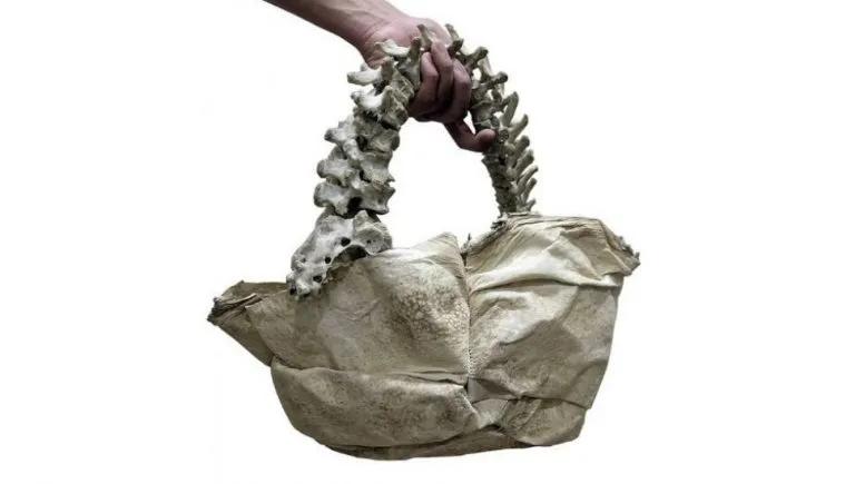 富二代晒骨皮包的残忍真相,富二代晒人骨皮包的残忍真相