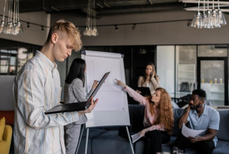 股价持续下跌上市公司会不会着急,明发集团股票停牌原因