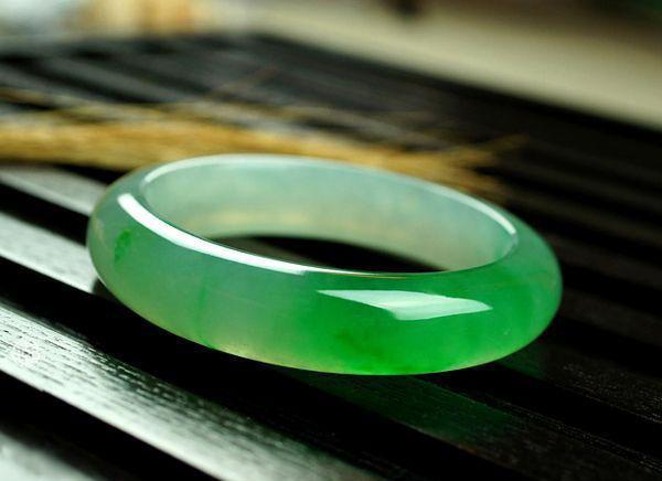 如何鉴别缅甸翡翠手镯的真假,缅甸翡翠玉手镯怎么辨别真假