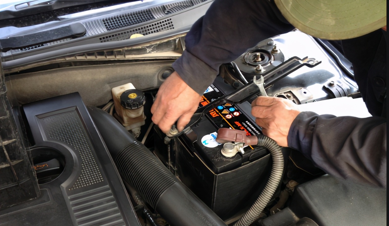 汽车长时间不开电瓶多久能充满,小车不开电瓶充满电能放多久