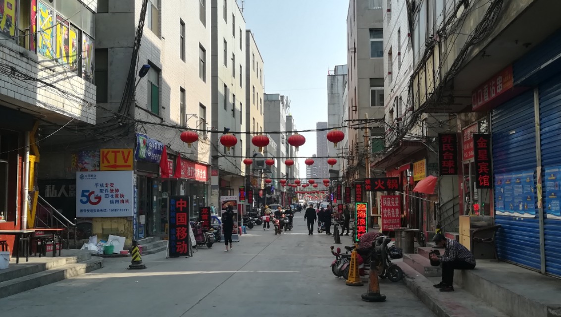 许西村:今日解读,山西大学刺激它的经济繁荣。汽车4S店很多