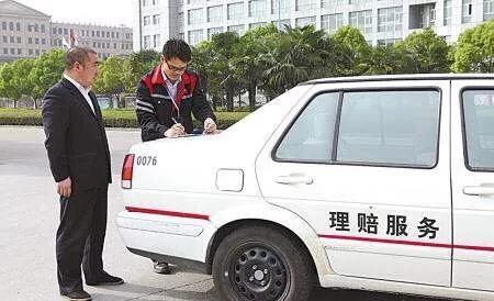 妻子是车主但车丈夫在开，如果丈夫开车遭车祸，保险公司会赔吗？