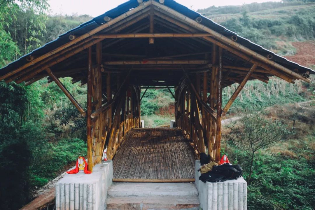 85后香港博士，为重庆人修了一座桥，上万村民请神仙加持