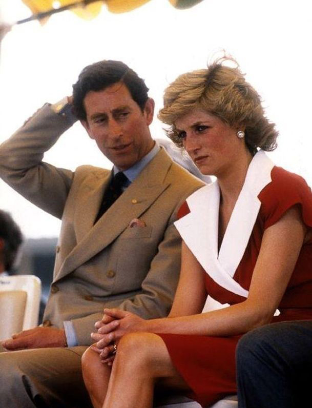 没等来皇冠,71岁的查尔斯王子确诊了,72岁卡米拉检测阴性