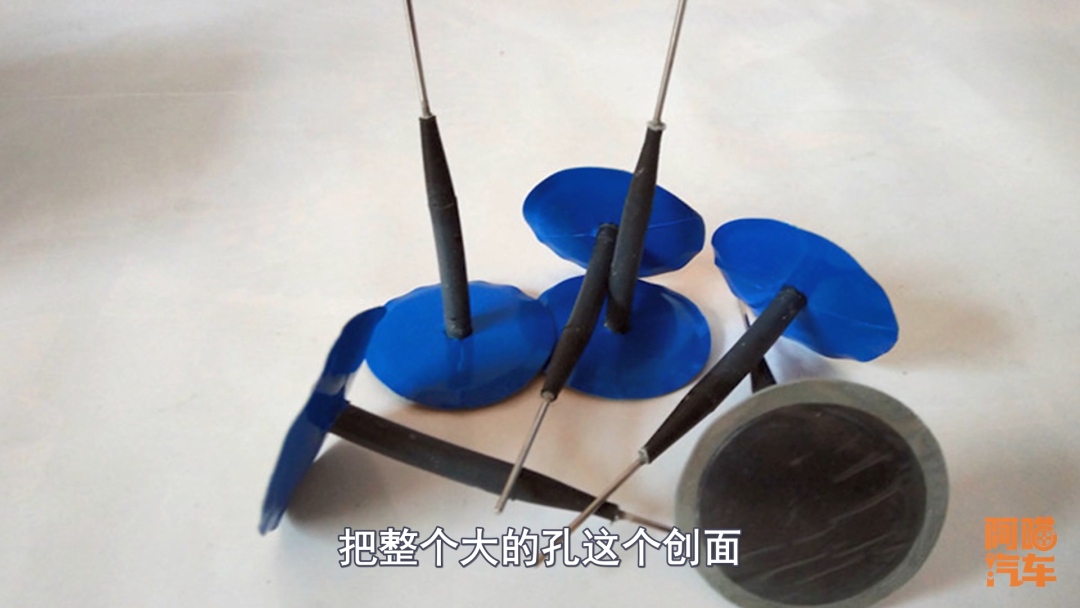 汽车轮胎扎钉子补胎哪种方法靠谱,车子轮胎被扎了没漏气还能再开不