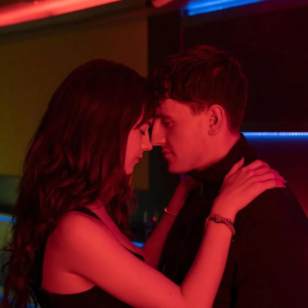 泥足深陷是什么意思,泥足深陷