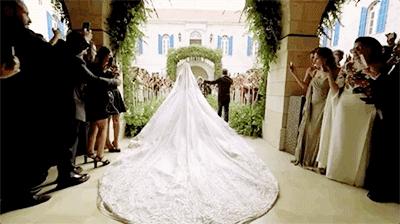 15万颗施华洛世奇水晶,eliesaab婚纱