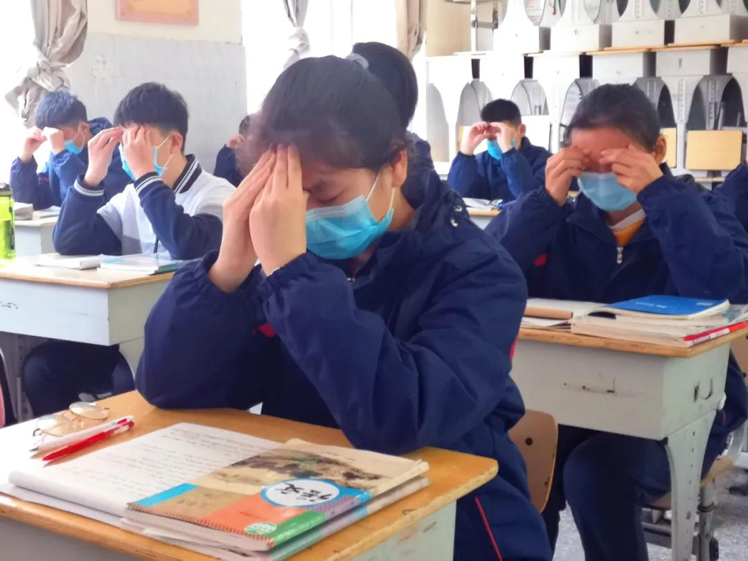 各学校开学第一天的报到情况,开学第一天的视频幼儿