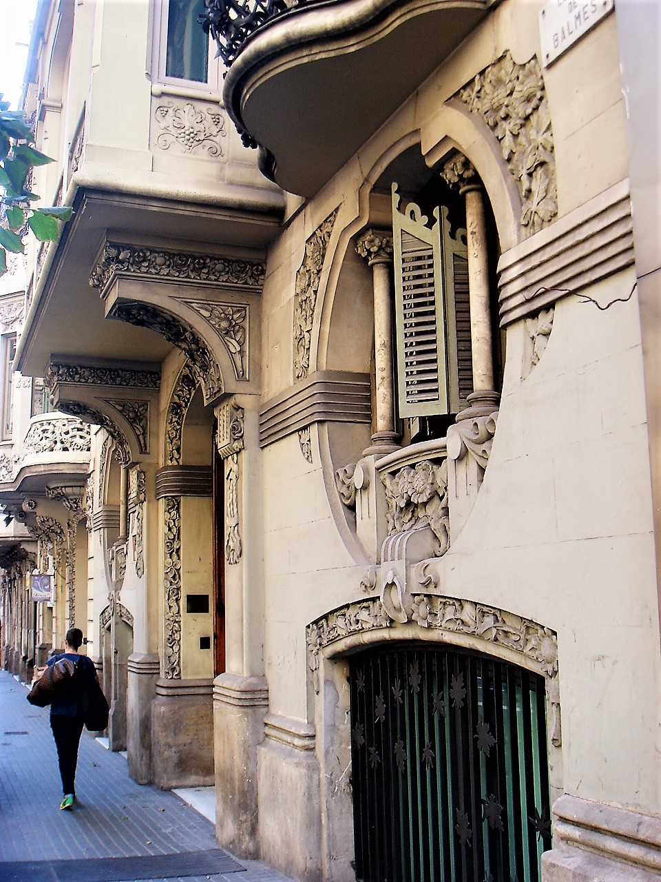 巴萨巴塞罗那fifa,巴塞罗那还是巴萨罗那