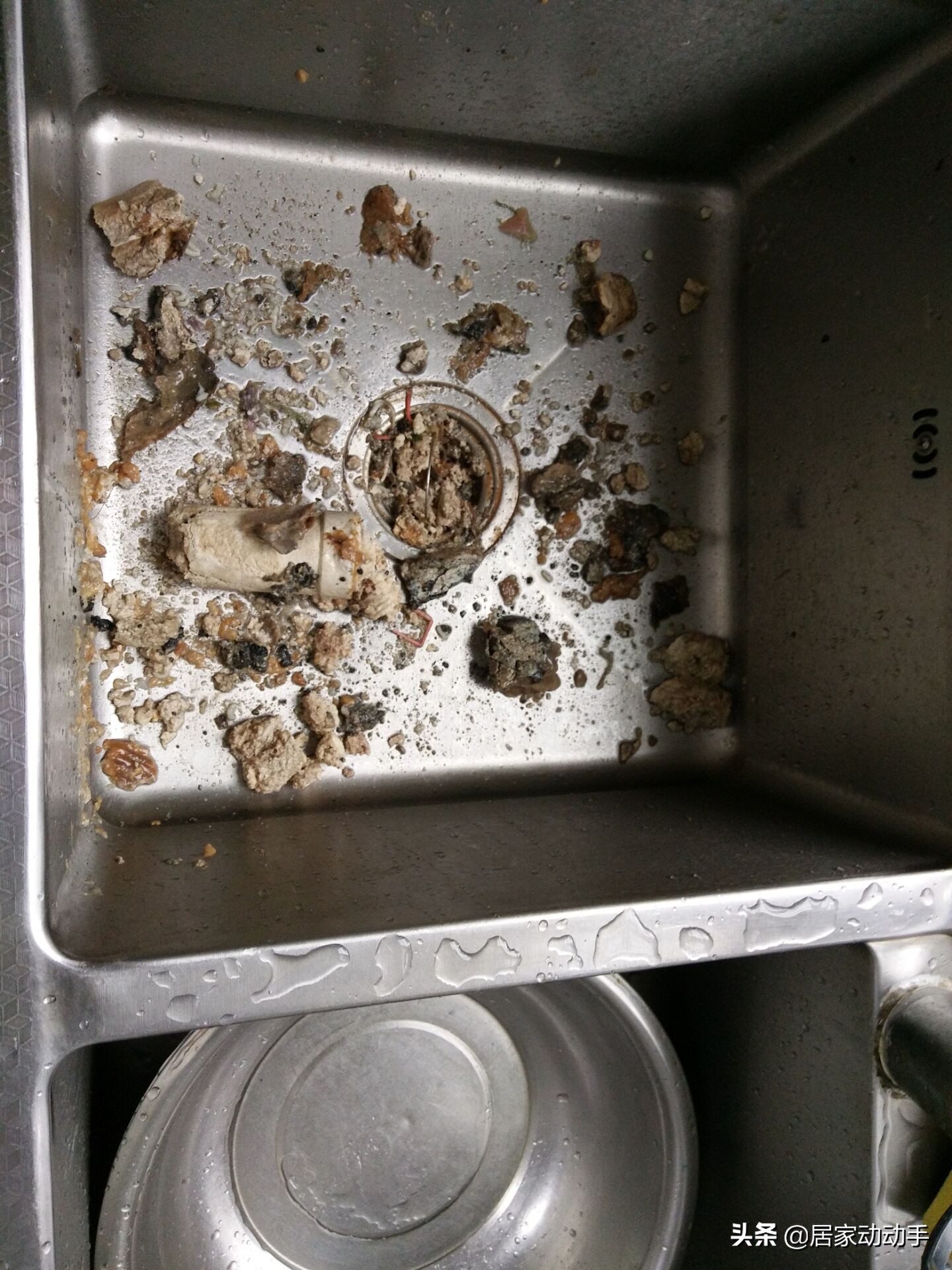 厨房水池下水不畅有什么好办法,厨房水池油污堵塞严重疏通方法