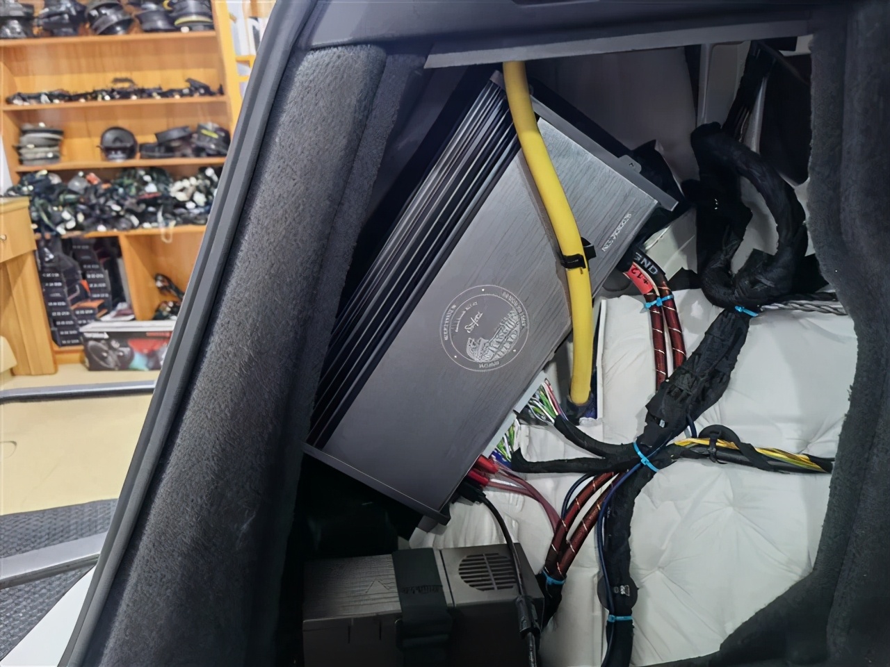 奥迪q5音响改装三分频,奥迪q5改装顶级音响案例视频