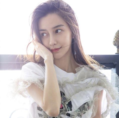 微笑唇是属于好看的唇形,嘟嘟唇适合的唇形