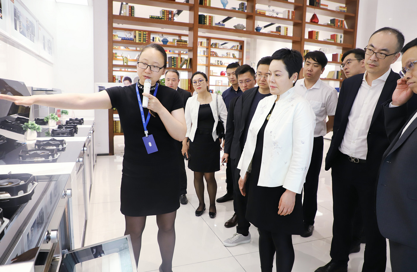 中意董事长赵心竹抖音,深圳中意集团赵心竹