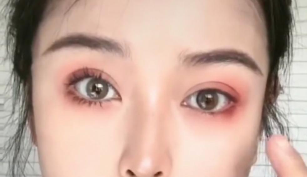 兰蔻黑天鹅睫毛膏压睫毛,cpb睫毛膏和兰蔻睫毛膏哪个好用