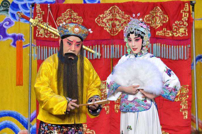 郭德纲卖票完整版视频,郭德纲唱京剧卖包子是哪一段